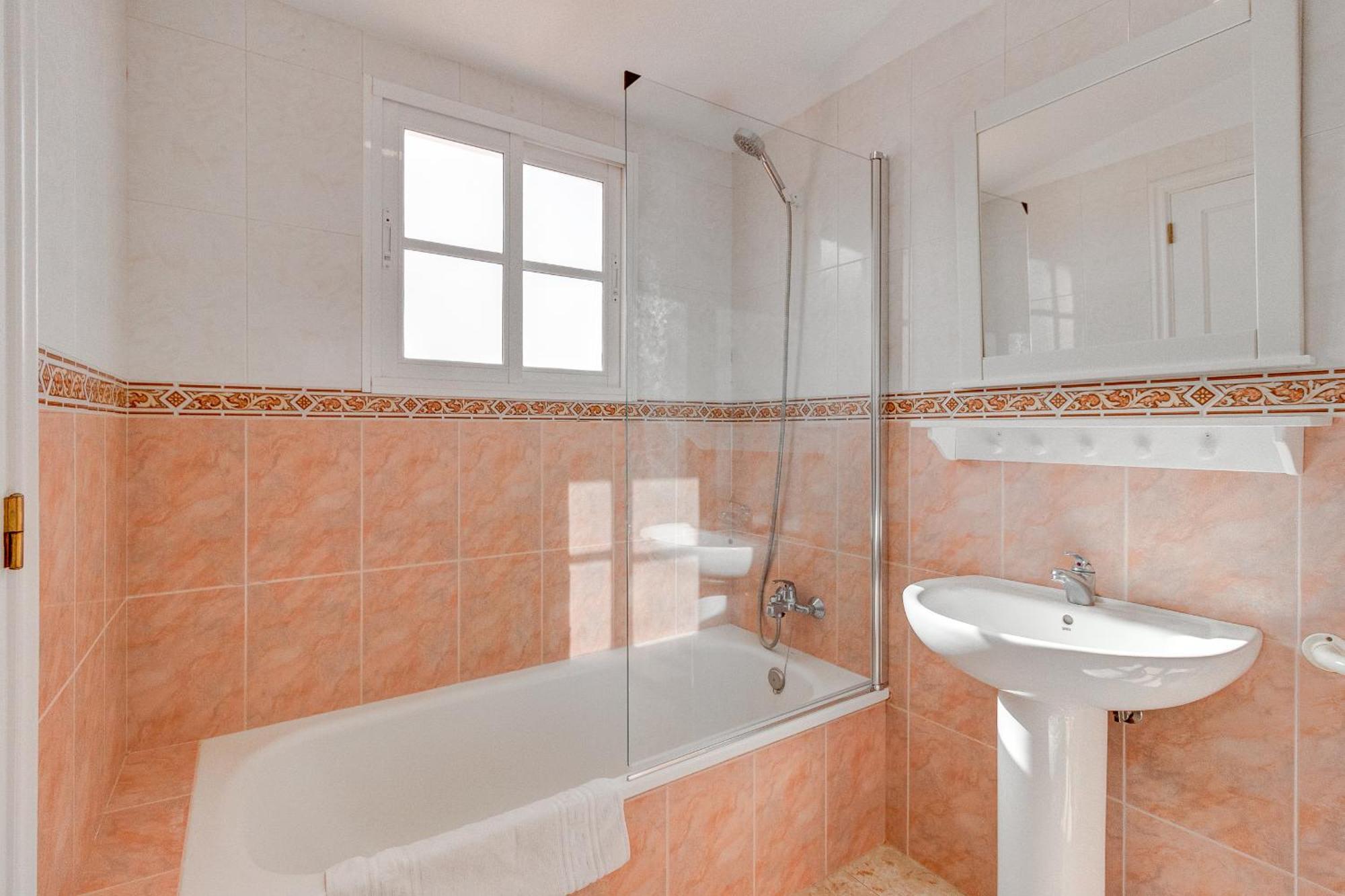 Bonita Casa Nina Con Jacuzzi By Paramount Holidays Playa de San Juan  Exterior photo